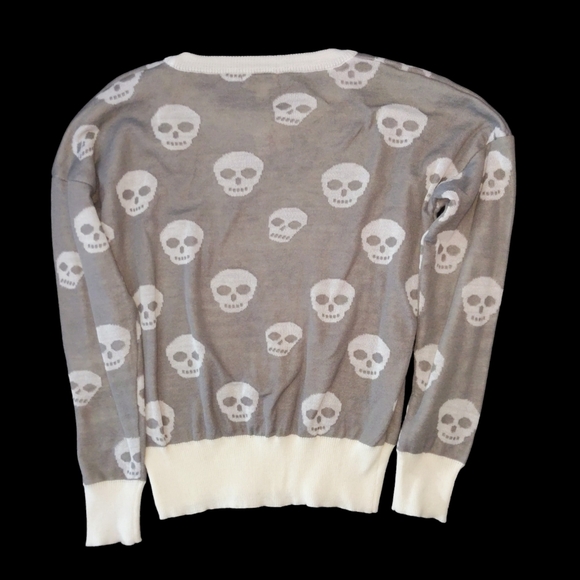 Zenana Grey Outfitters Skull Top Long Sleeve Size Small - Picture 3 of 7